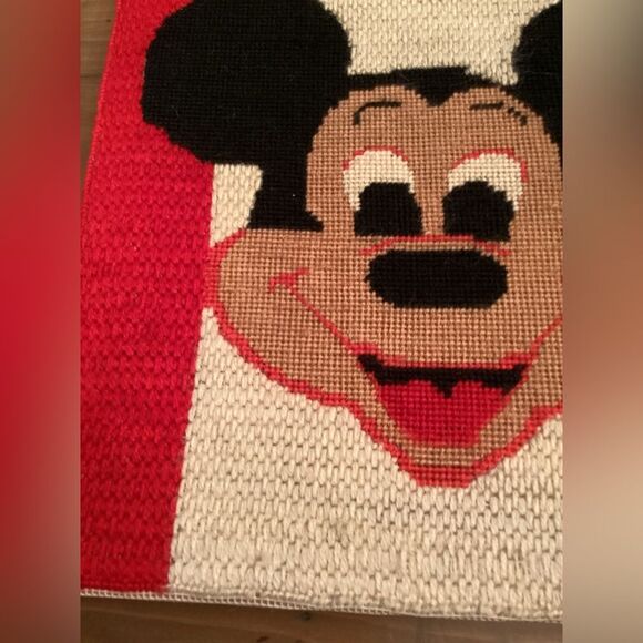 VINTAGE MICKEY MOUSE GRID NEEDLEPOINT WOOD MOUNTED 1970s
13x14red white blue - Picture 2 of 5